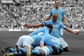 世界杯：美国球迷带着橄榄球装备进场 被调侃“这是足球不是美式”